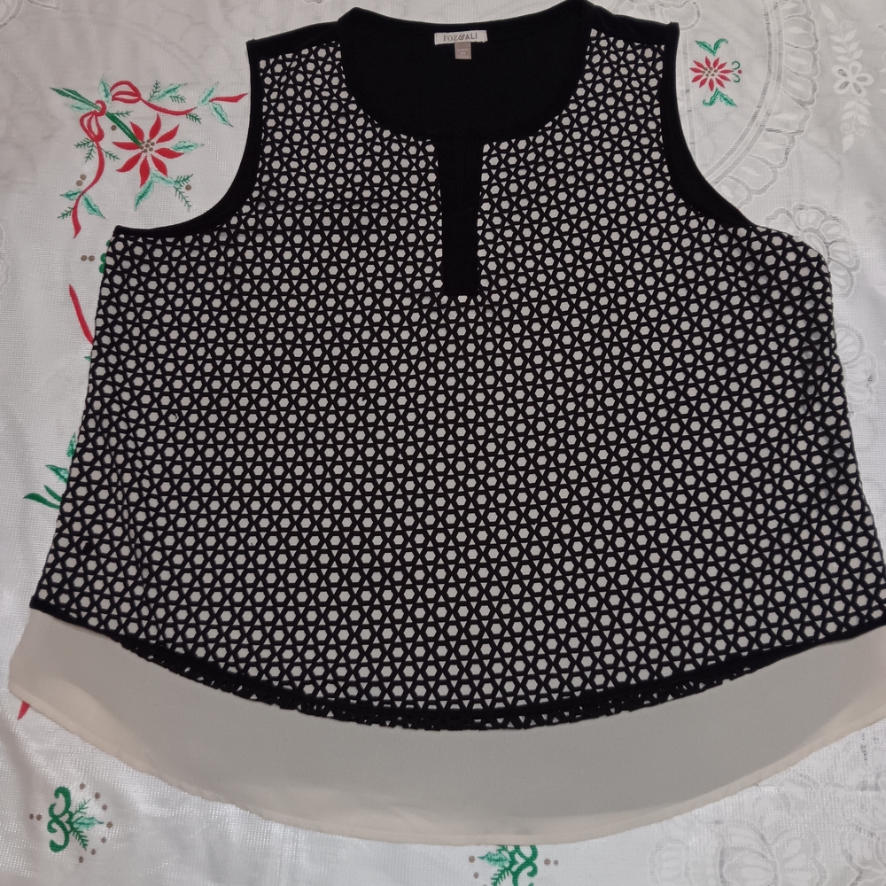 Black and White Sleeveless Top